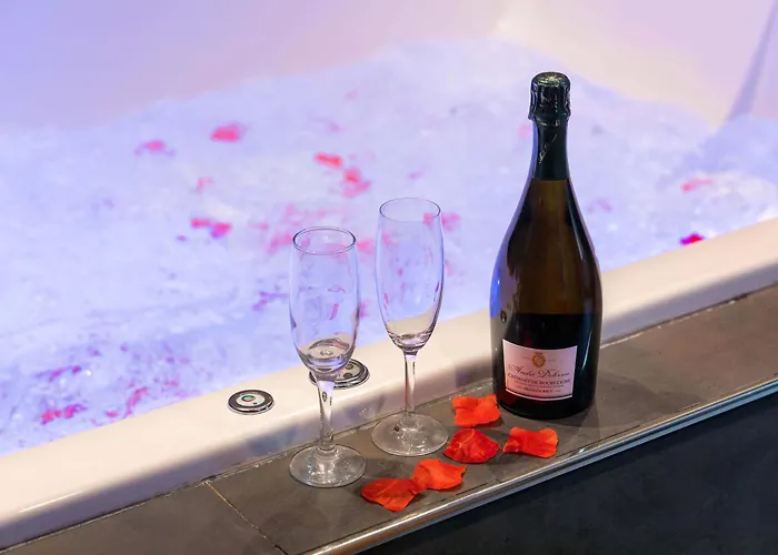 Heritage Et Privative Avec Jacuzzi Et Sauna Hyper Centre Appartamento